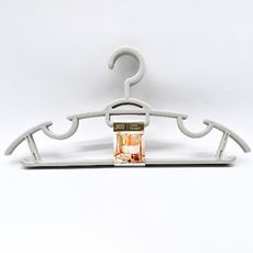 Adult Cloth Hanger MB8531